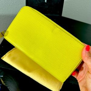 Louis Vuitton Pistache Epi Zippy wallet
